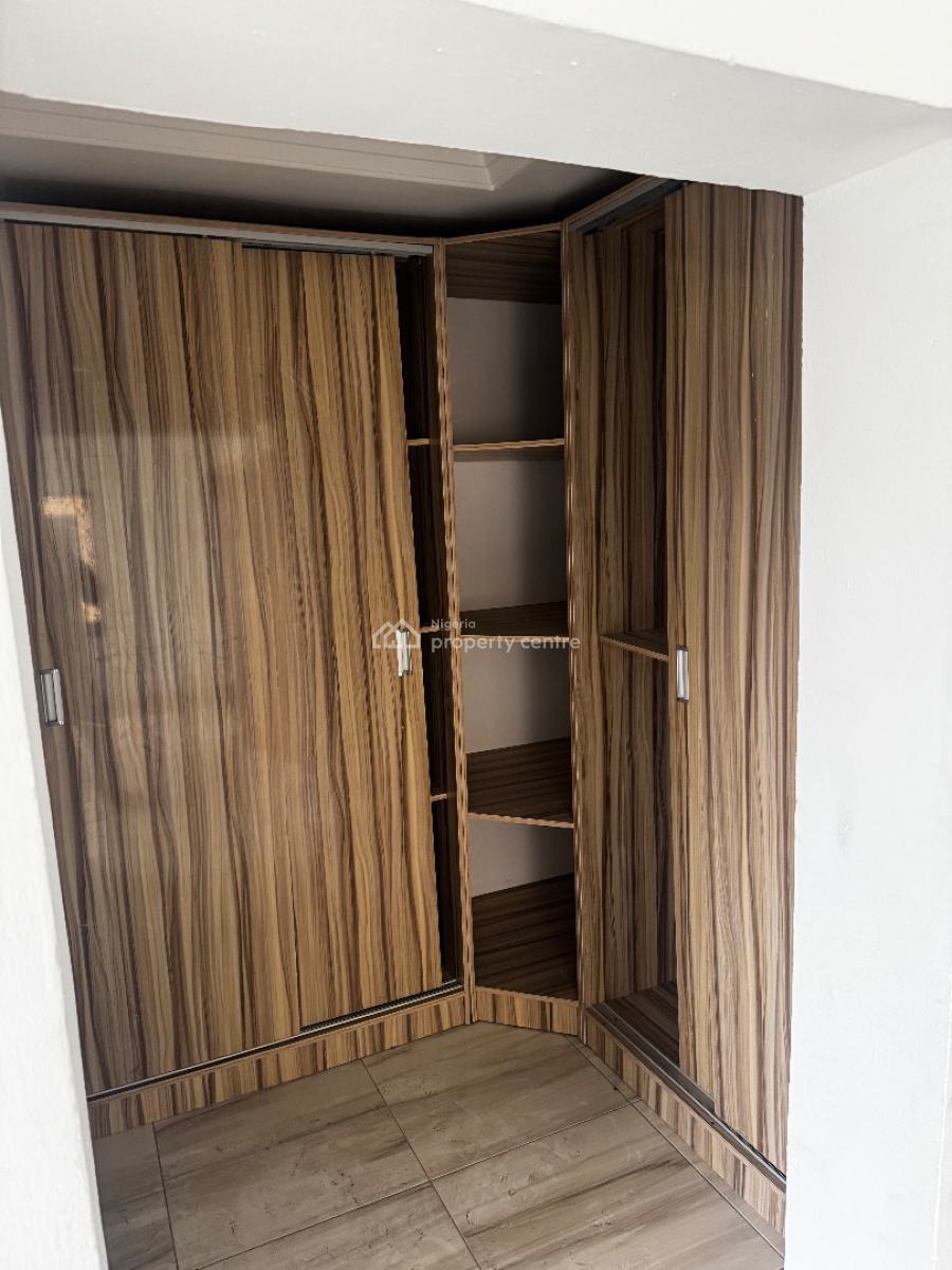 Spacious & Serviced 3-bedroom Apartment with Bq (upstairs), Sangotedo, Ajah, Lagos, Flat / Apartment for Rent