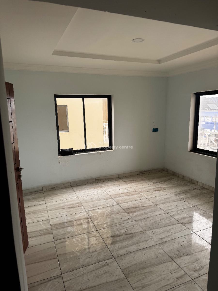 Spacious & Serviced 3-bedroom Apartment with Bq (upstairs), Sangotedo, Ajah, Lagos, Flat / Apartment for Rent