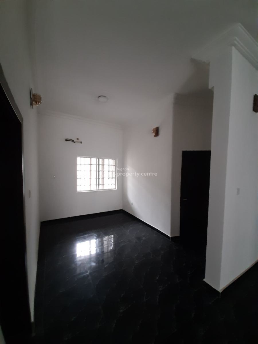 Its a Self-serviced Come with Your Own Generator 3 Bedroom En-suite, Before Chevron Drive 2nd Toll Axis, Osapa, Lekki, Lagos, Flat / Apartment for Rent