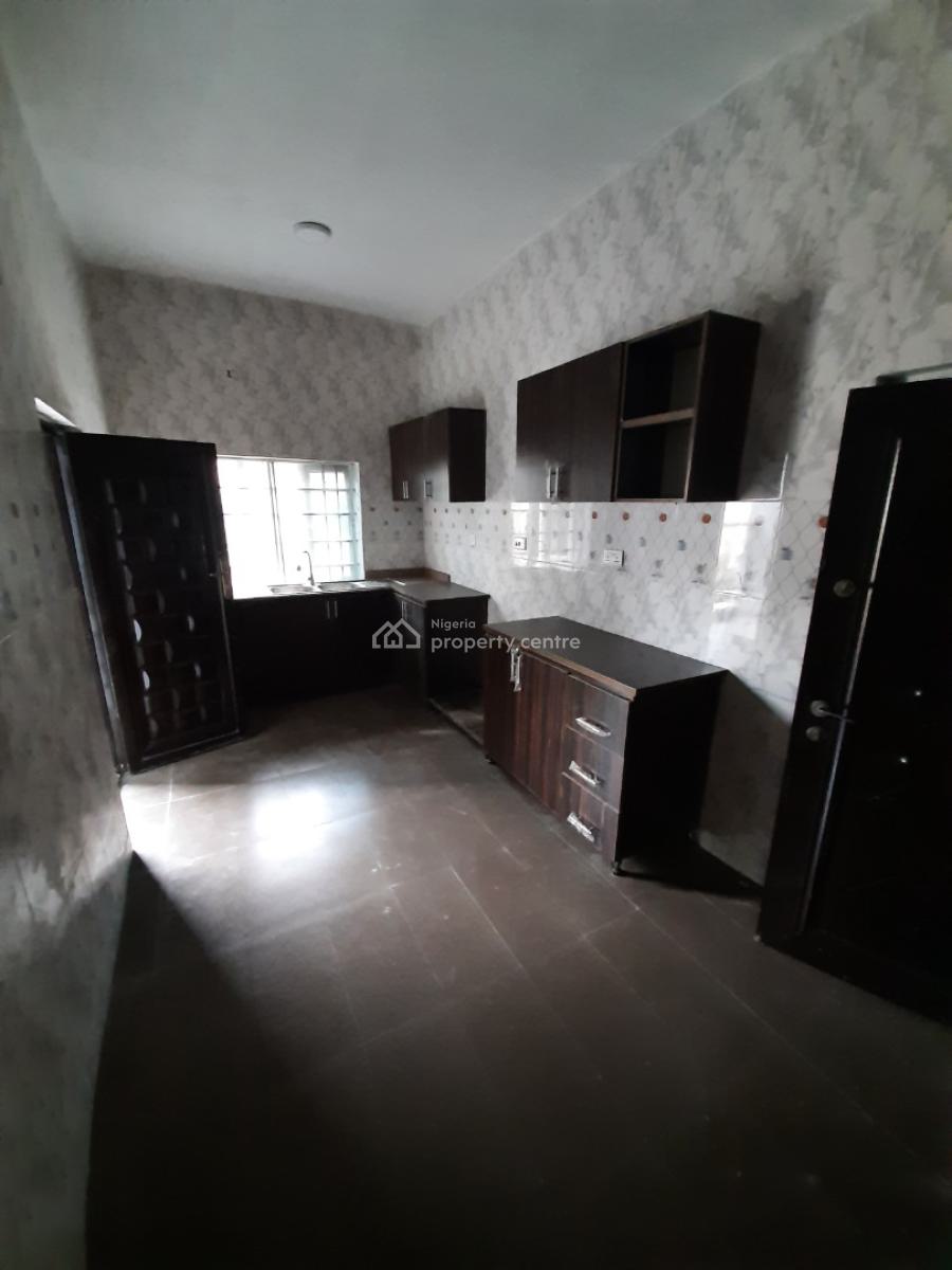 Its a Self-serviced Come with Your Own Generator 3 Bedroom En-suite, Before Chevron Drive 2nd Toll Axis, Osapa, Lekki, Lagos, Flat / Apartment for Rent