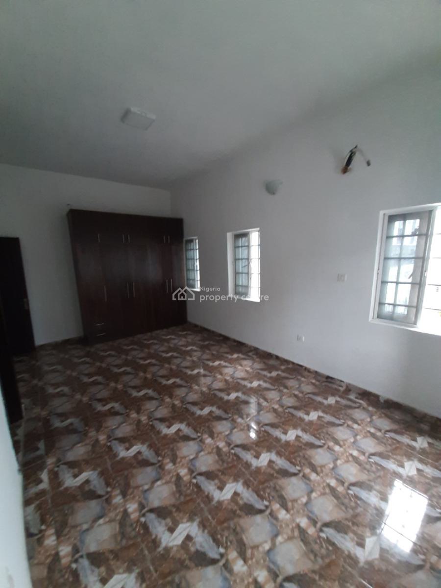 Its a Self-serviced Come with Your Own Generator 3 Bedroom En-suite, Before Chevron Drive 2nd Toll Axis, Osapa, Lekki, Lagos, Flat / Apartment for Rent
