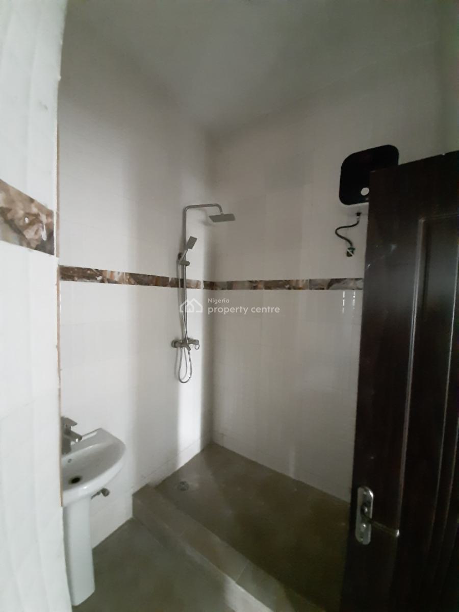 Its a Self-serviced Come with Your Own Generator 3 Bedroom En-suite, Before Chevron Drive 2nd Toll Axis, Osapa, Lekki, Lagos, Flat / Apartment for Rent