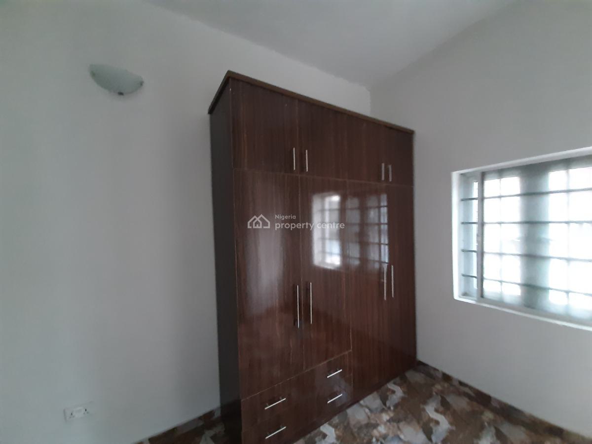 Its a Self-serviced Come with Your Own Generator 3 Bedroom En-suite, Before Chevron Drive 2nd Toll Axis, Osapa, Lekki, Lagos, Flat / Apartment for Rent