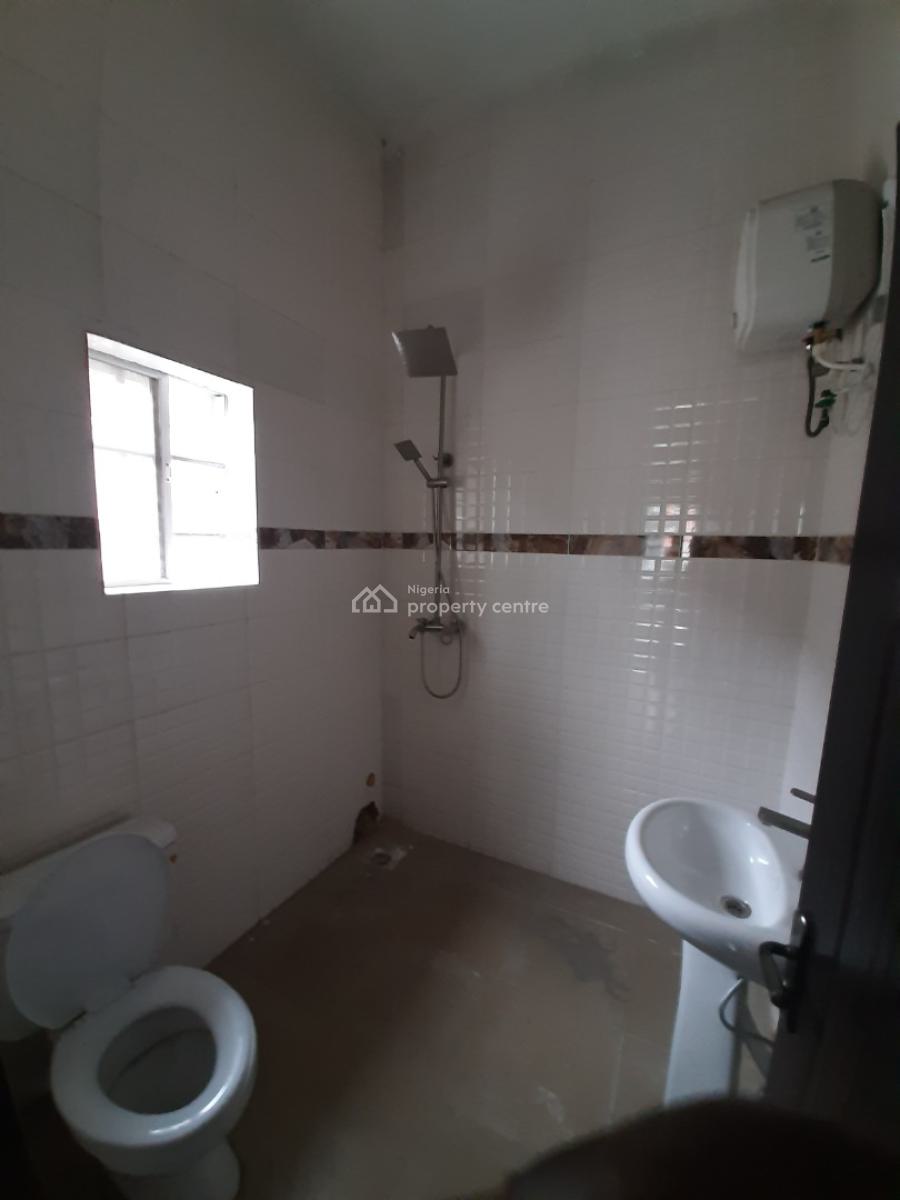 Its a Self-serviced Come with Your Own Generator 3 Bedroom En-suite, Before Chevron Drive 2nd Toll Axis, Osapa, Lekki, Lagos, Flat / Apartment for Rent