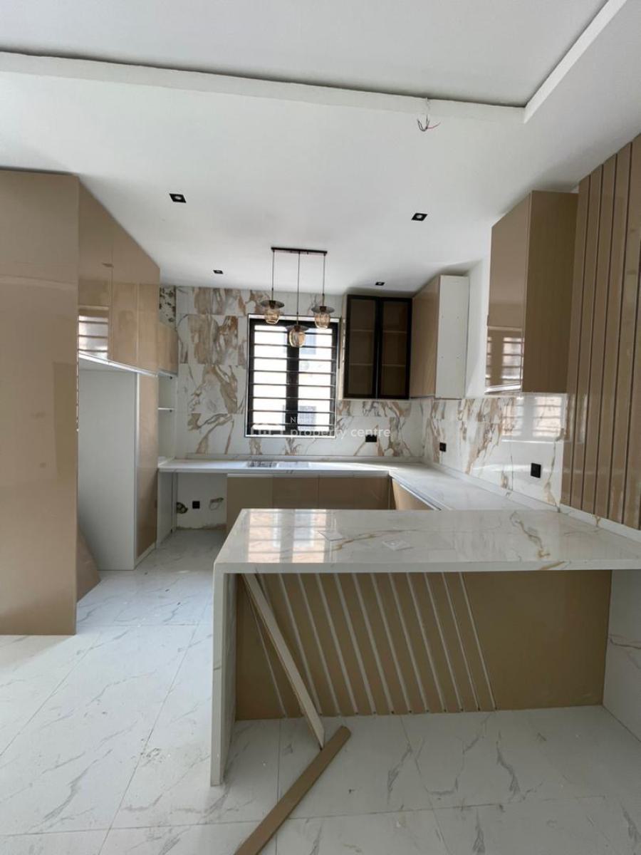 Spacious 2 Bedroom Apartment  Available, Lekki Phase 1, Lekki, Lagos, Flat / Apartment for Sale