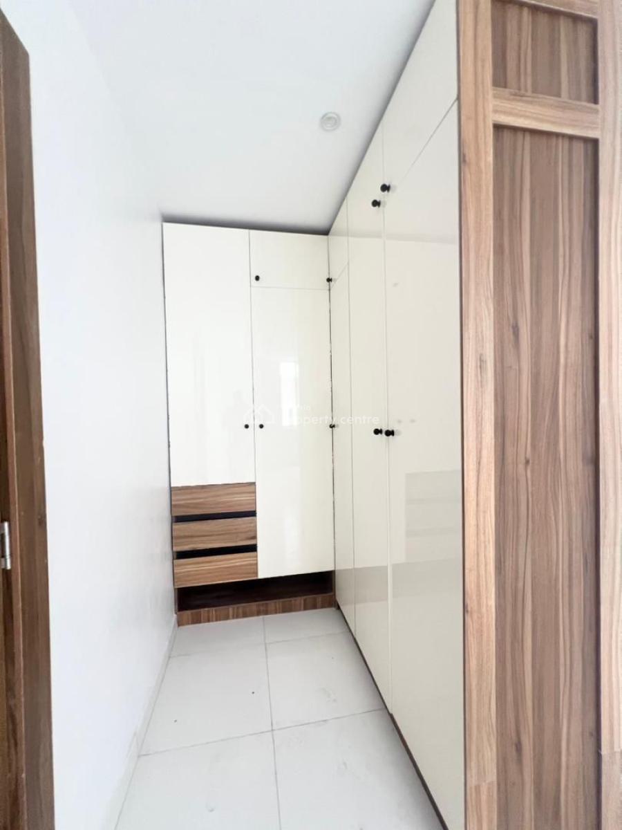 Spacious 2 Bedroom Apartment Available, Oniru, Victoria Island (vi), Lagos, Flat / Apartment for Sale