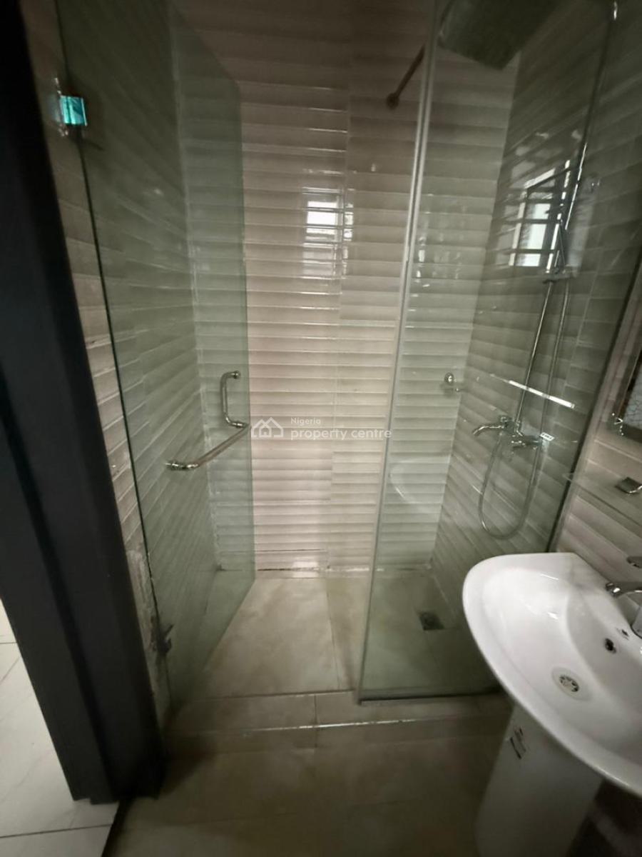 a Room in a Shared Apartment, Orchid Road, Lekki, Lagos, Flat / Apartment for Rent