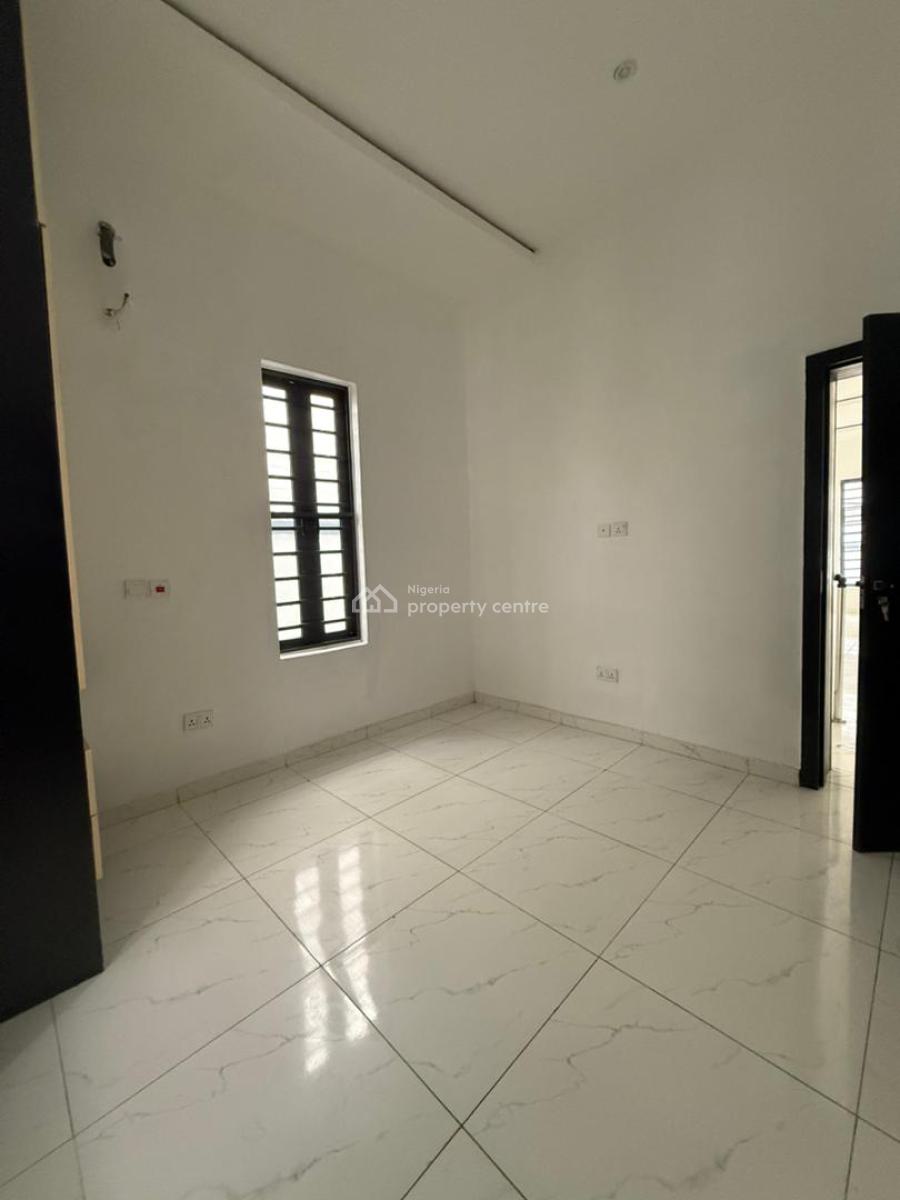 a Room in a Shared Apartment, Orchid Road, Lekki, Lagos, Flat / Apartment for Rent