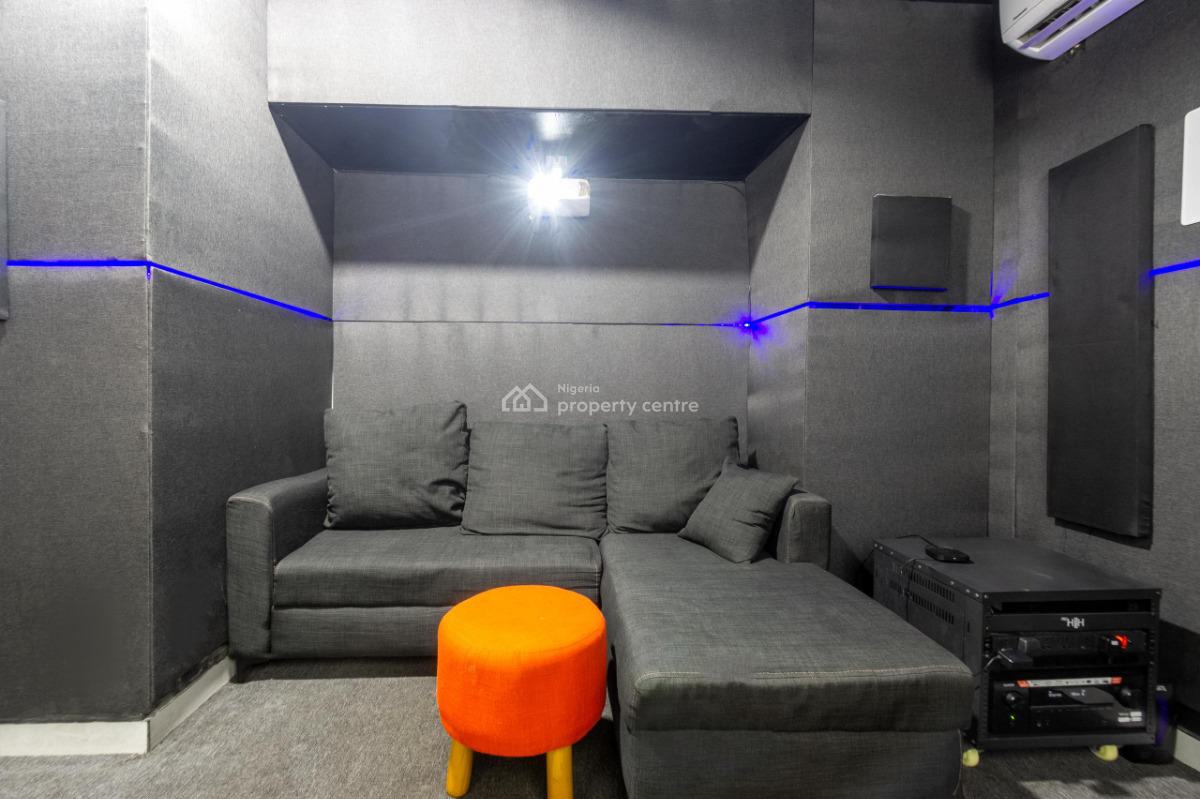 Improved 1bedroom Apartment with Private Cinema and Xbox, Chevron, Lekki, Lagos, Mini Flat (room and Parlour) Short Let