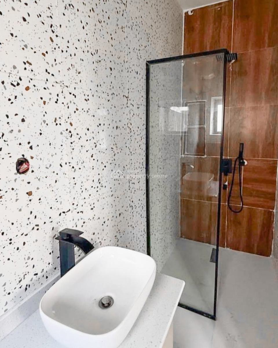 Luxurious 2 Bedroom Penthouse, Lugbe District, Abuja, Terraced Duplex for Sale