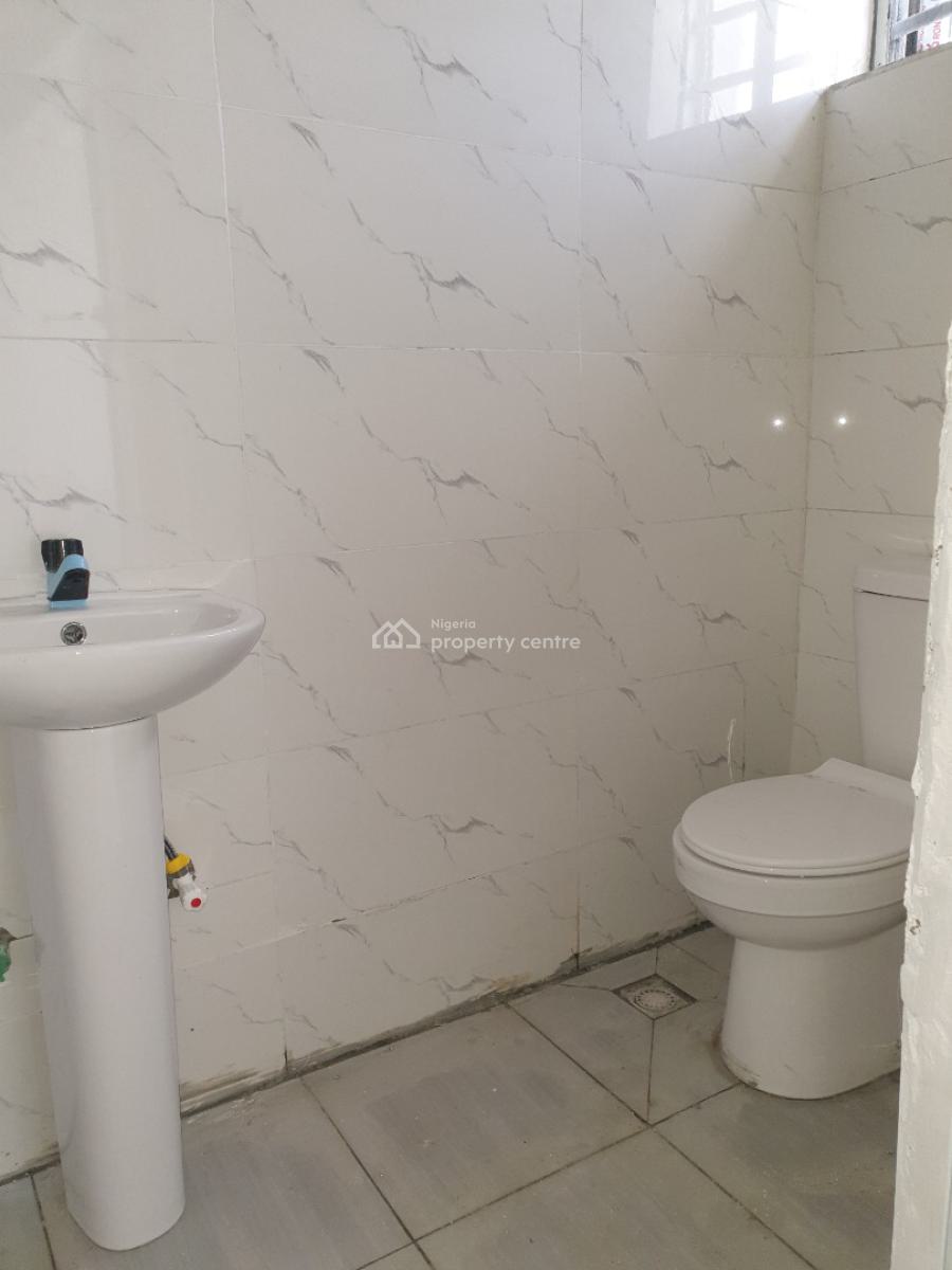 Spacious 2 Bedroom Flat, Ologolo, Lekki, Lagos, Flat / Apartment for Rent