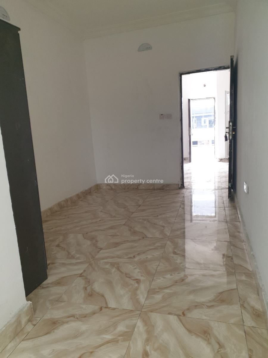 Spacious 2 Bedroom Flat, Ologolo, Lekki, Lagos, Flat / Apartment for Rent