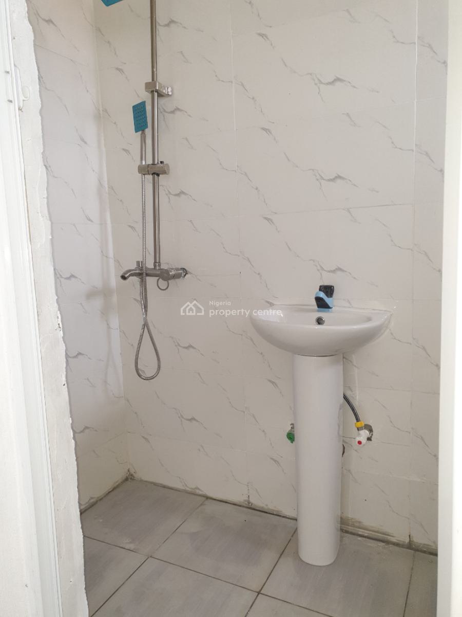 Spacious 2 Bedroom Flat, Ologolo, Lekki, Lagos, Flat / Apartment for Rent