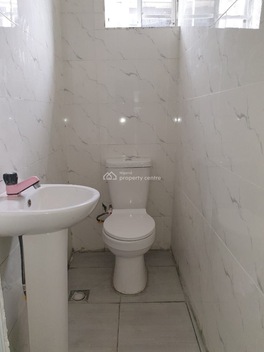 Spacious 2 Bedroom Flat, Ologolo, Lekki, Lagos, Flat / Apartment for Rent