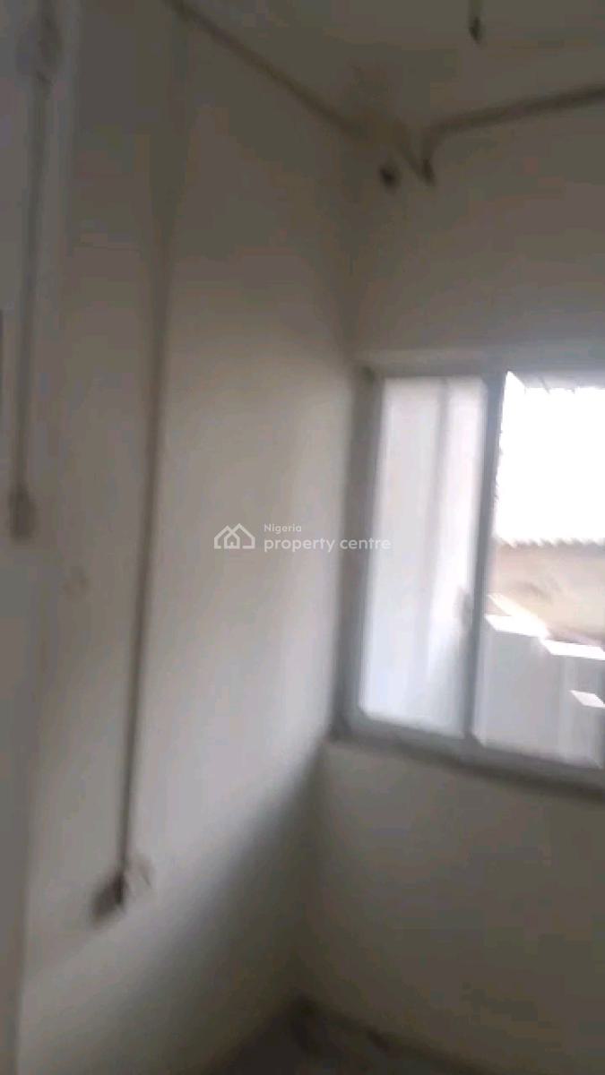 Standard Mini Flat, Adekunle, Yaba, Lagos, Mini Flat (room and Parlour) for Rent