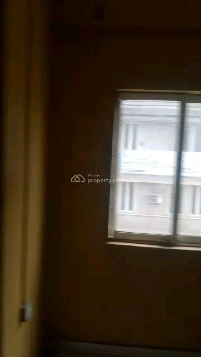 Standard Mini Flat, Adekunle, Yaba, Lagos, Mini Flat (room and Parlour) for Rent