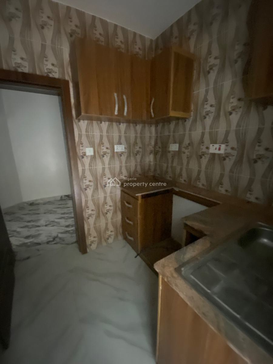 Well Built 3 Bedroom Apartment, Lekki Phase 1, Lekki, Lagos, Flat / Apartment for Rent