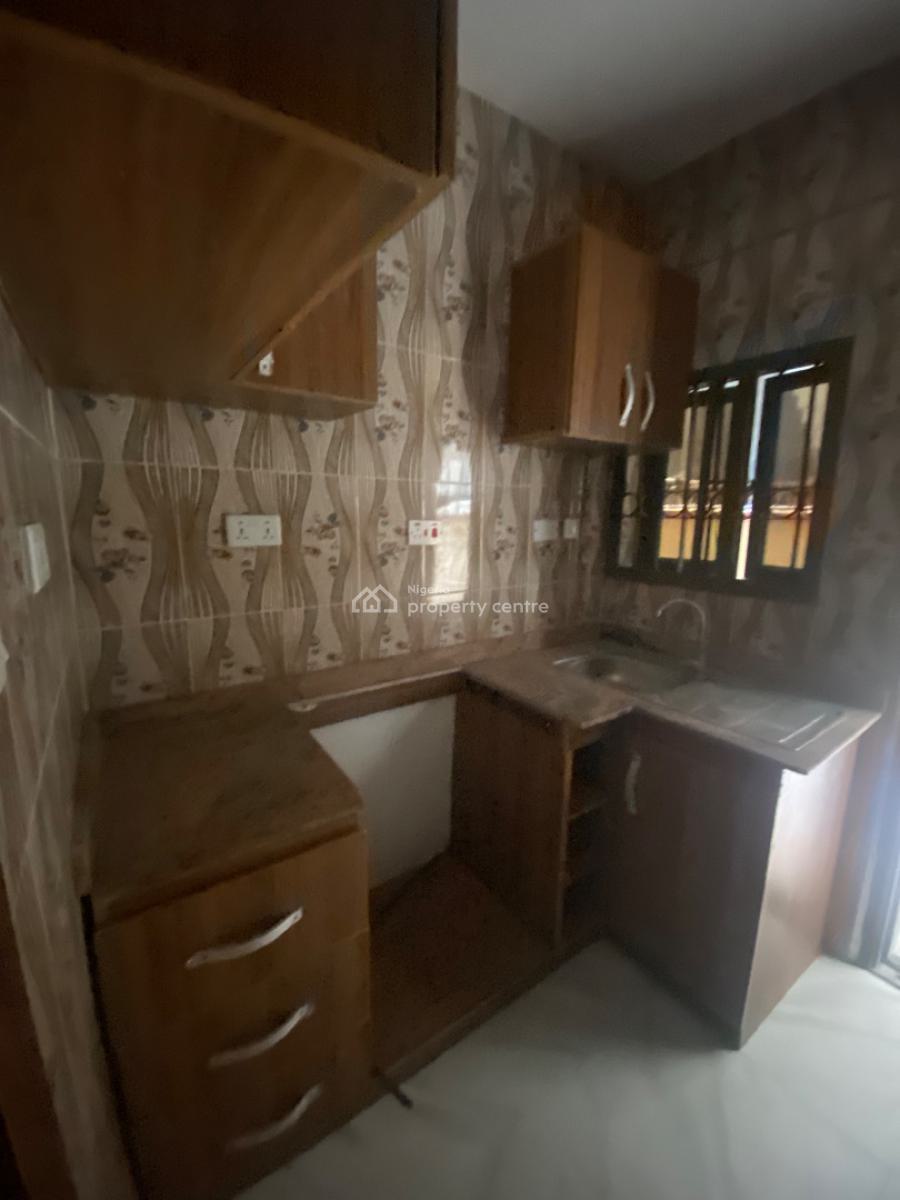 Well Built 3 Bedroom Apartment, Lekki Phase 1, Lekki, Lagos, Flat / Apartment for Rent