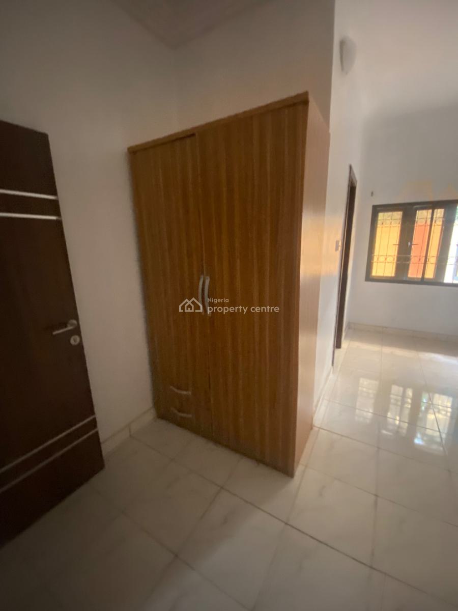 Well Built 3 Bedroom Apartment, Lekki Phase 1, Lekki, Lagos, Flat / Apartment for Rent