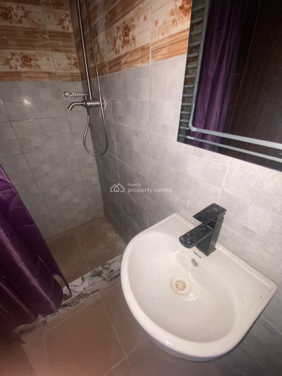 Well Built 3 Bedroom Apartment, Lekki Phase 1, Lekki, Lagos, Flat / Apartment for Rent
