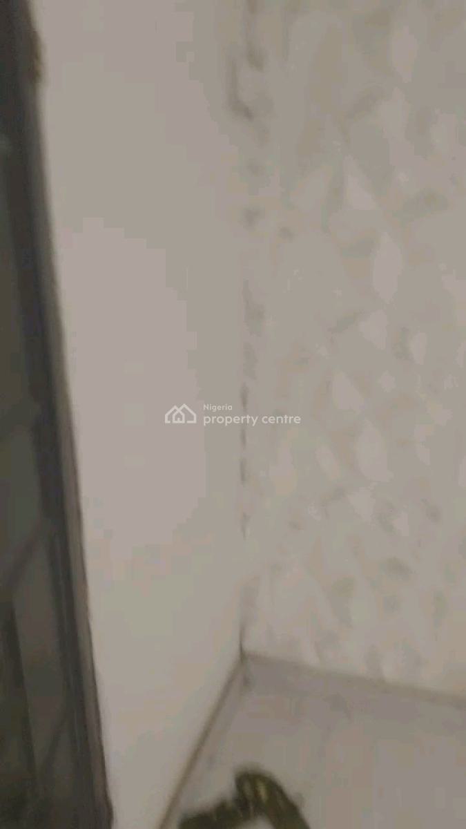 Standard Mini Flat, Adekunle, Yaba, Lagos, Mini Flat (room and Parlour) for Rent