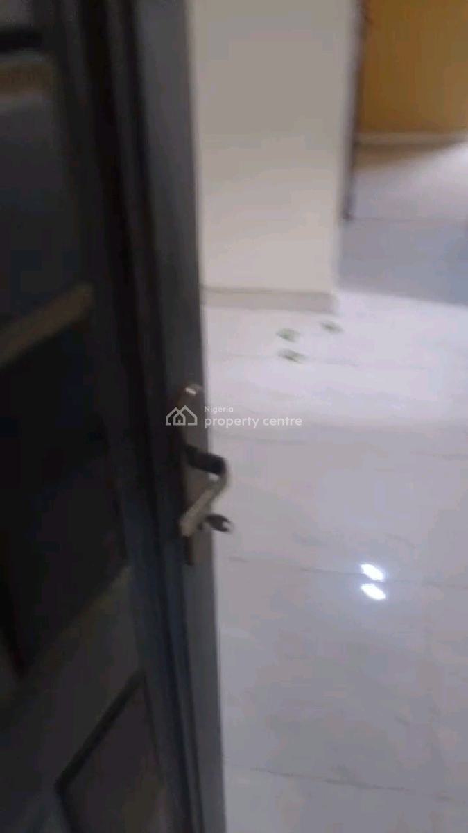 Standard Mini Flat, Adekunle, Yaba, Lagos, Mini Flat (room and Parlour) for Rent