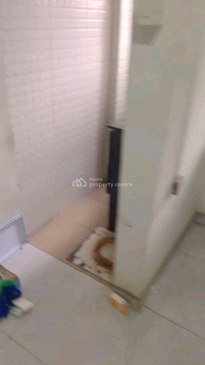 Standard Mini Flat, Adekunle, Yaba, Lagos, Mini Flat (room and Parlour) for Rent