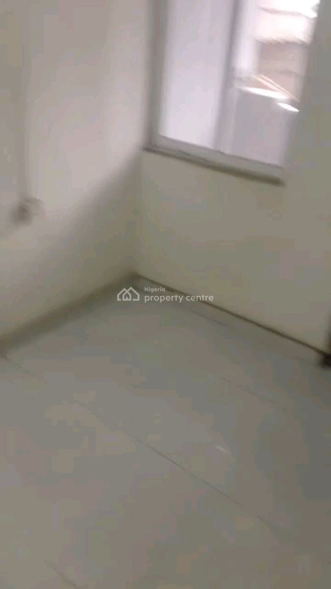 Standard Mini Flat, Adekunle, Yaba, Lagos, Mini Flat (room and Parlour) for Rent