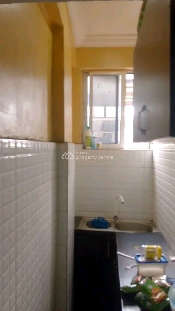 Standard Mini Flat, Adekunle, Yaba, Lagos, Mini Flat (room and Parlour) for Rent