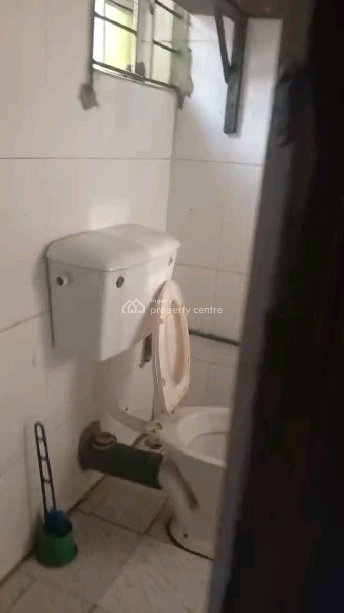 Standard and Spacious Room Self, Adekunle, Yaba, Lagos, Self Contain (single Rooms) for Rent