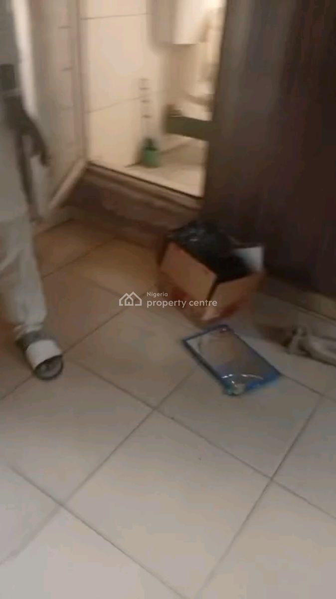 Standard and Spacious Room Self, Adekunle, Yaba, Lagos, Self Contain (single Rooms) for Rent