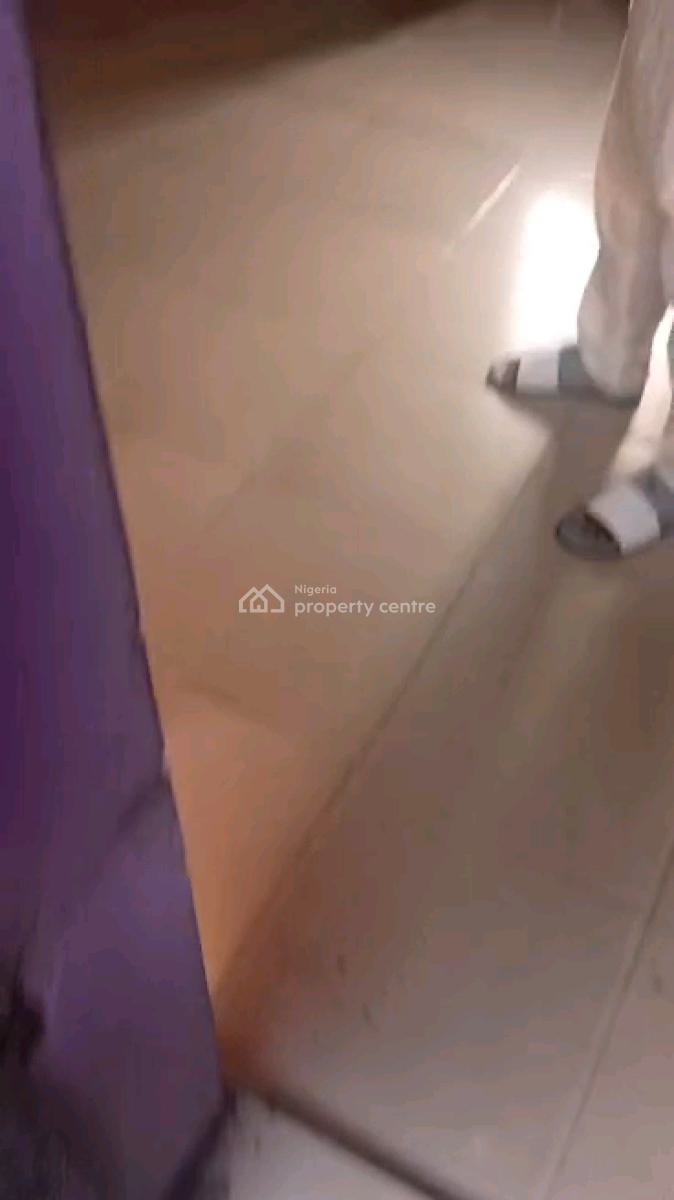 Standard and Spacious Room Self, Adekunle, Yaba, Lagos, Self Contain (single Rooms) for Rent