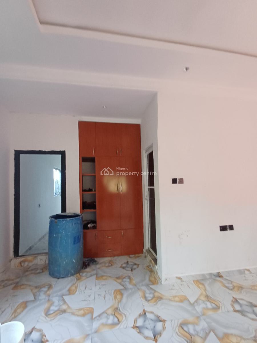 2 Bedroom Bungalow with Self Contain, Rumolumeni, Port Harcourt, Rivers, Detached Bungalow for Sale