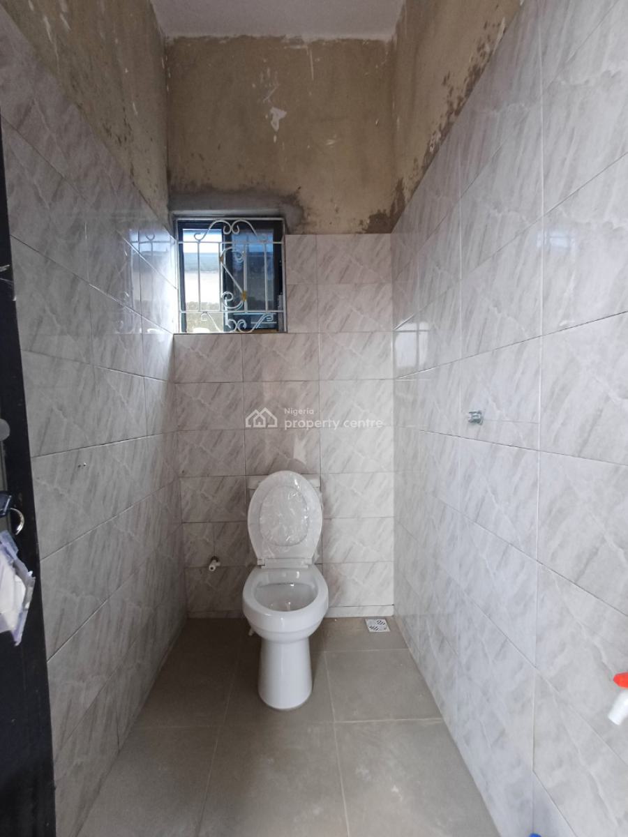 2 Bedroom Bungalow with Self Contain, Rumolumeni, Port Harcourt, Rivers, Detached Bungalow for Sale