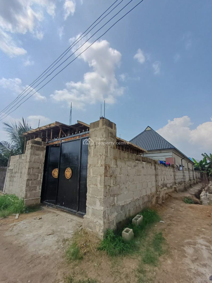 2 Bedroom Bungalow with Self Contain, Rumolumeni, Port Harcourt, Rivers, Detached Bungalow for Sale