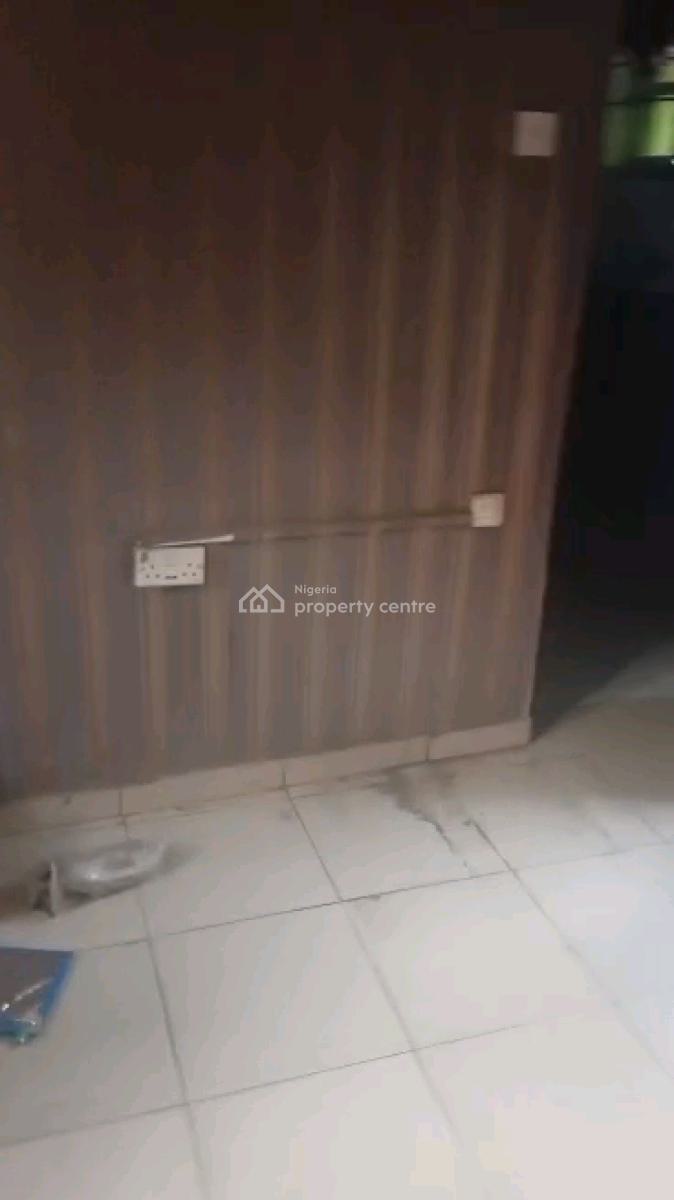 Standard and Spacious Room Self, Adekunle, Yaba, Lagos, Self Contain (single Rooms) for Rent