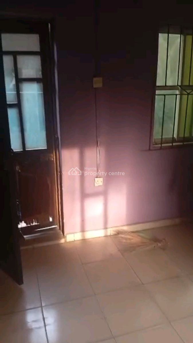 Standard and Spacious Room Self, Adekunle, Yaba, Lagos, Self Contain (single Rooms) for Rent