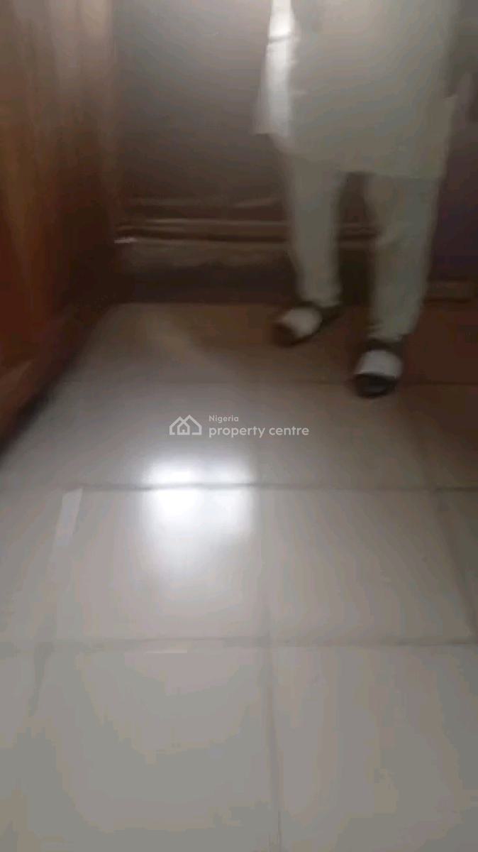 Standard and Spacious Room Self, Adekunle, Yaba, Lagos, Self Contain (single Rooms) for Rent