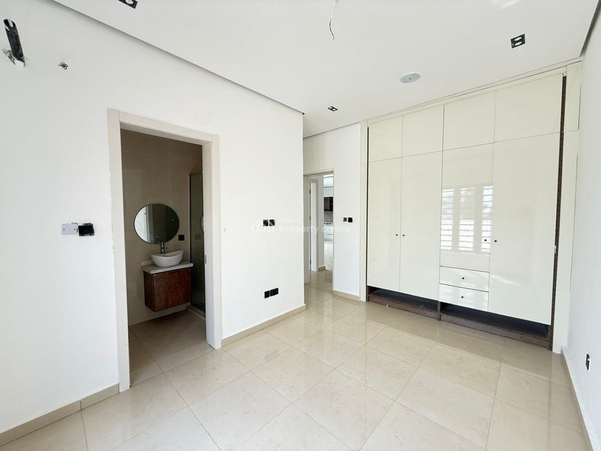 2 Bedroom Apartment with Bq, Swimming Pool, Elevator & Gym., Lekki Phase 1, Lekki, Lagos, Block of Flats for Sale