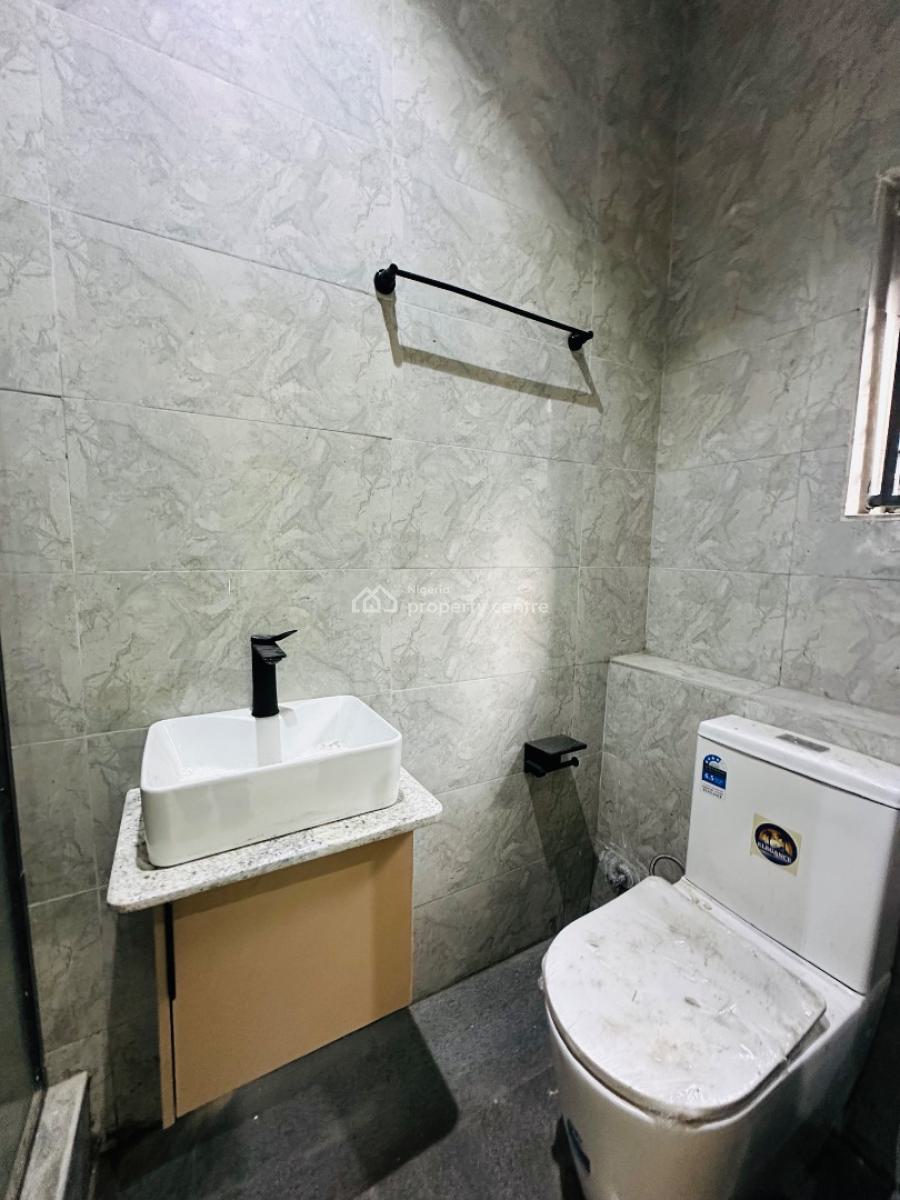 Newly Built 2 Bedroom Apartment, Lekki Phase 1, Lekki, Lagos, Flat / Apartment for Rent