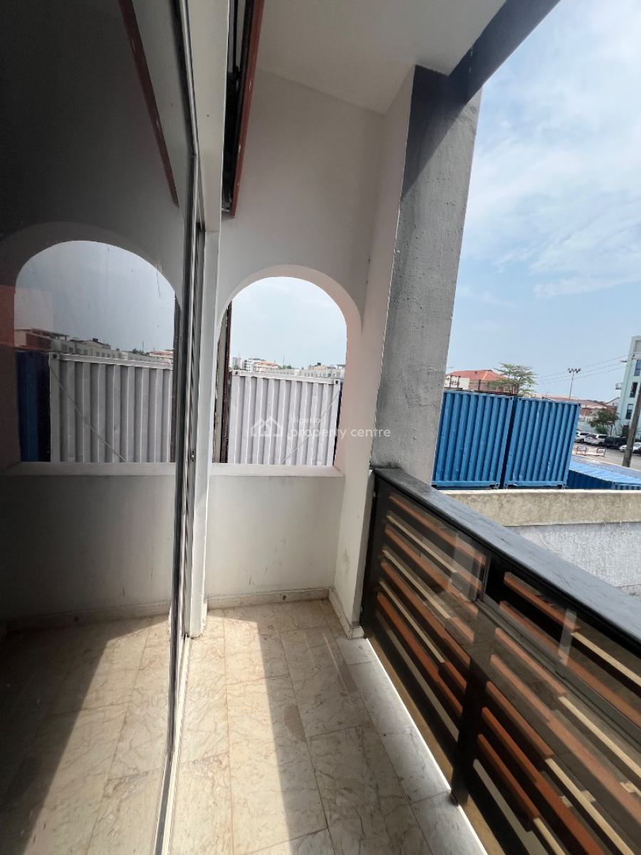 Very Spacious Two Bedroom Apartment, Off Sinari, Victoria Island (vi), Lagos, Flat / Apartment for Rent