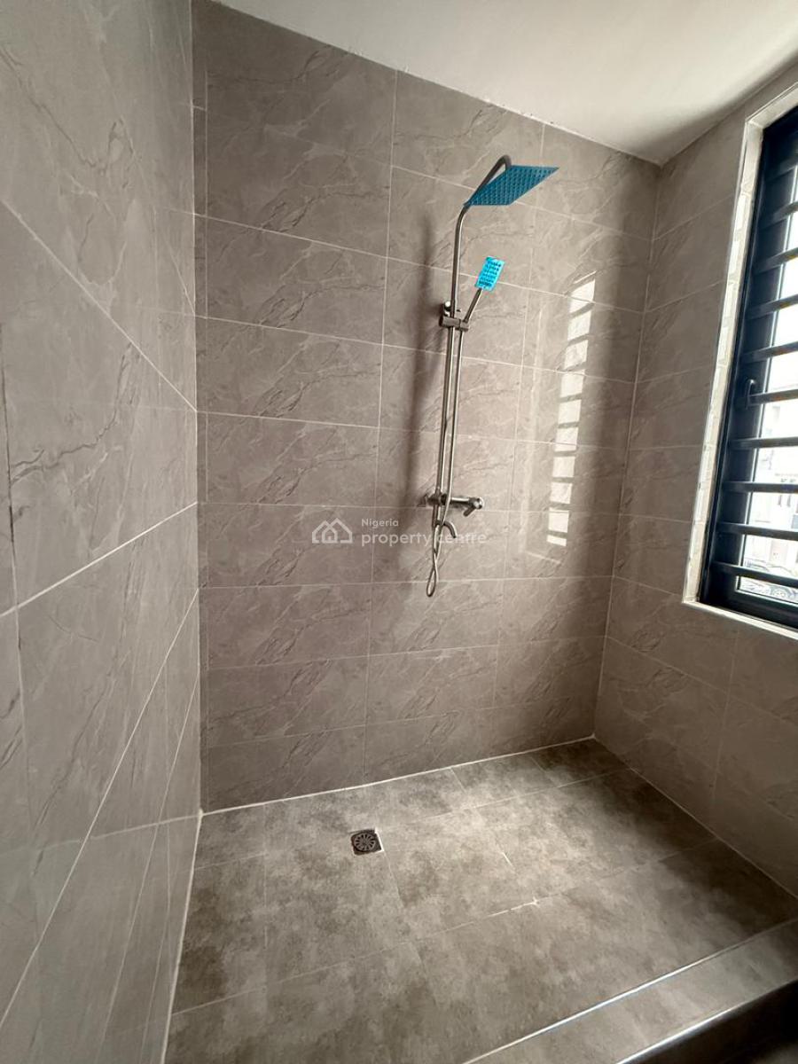 2 Bedroom Apartment with Bq, Lekki Phase 1, Lekki, Lagos, Block of Flats for Sale