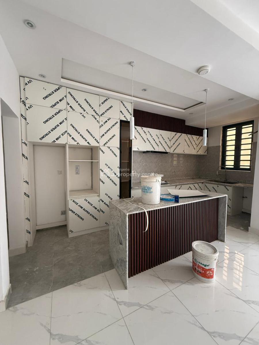 2 Bedroom Apartment with Bq, Lekki Phase 1, Lekki, Lagos, Block of Flats for Sale