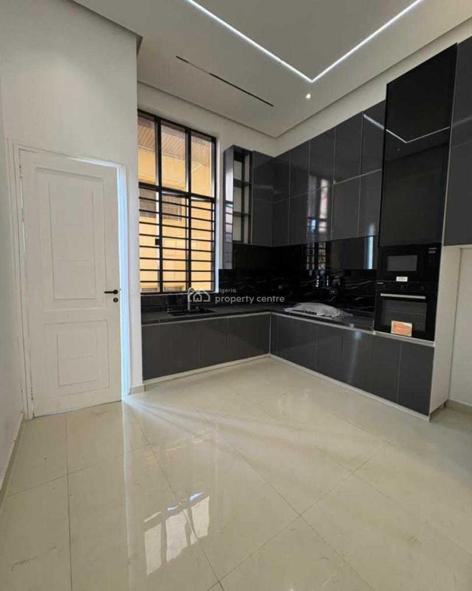 Stunning and Spacious 3 Bedroom Apartment, Lekki Phase 1, Lekki, Lagos, Flat / Apartment for Sale