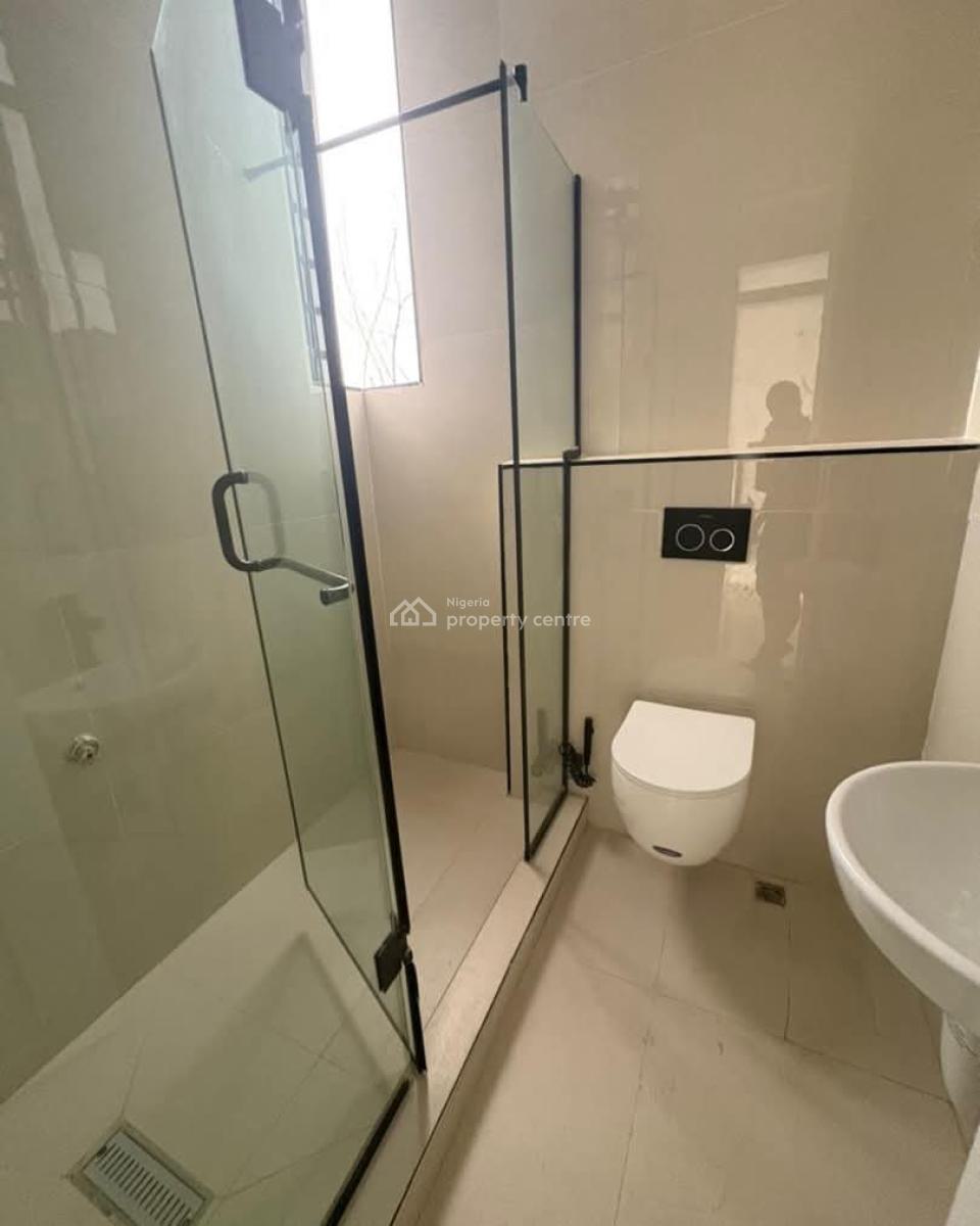 Stunning and Spacious 3 Bedroom Apartment, Lekki Phase 1, Lekki, Lagos, Flat / Apartment for Sale