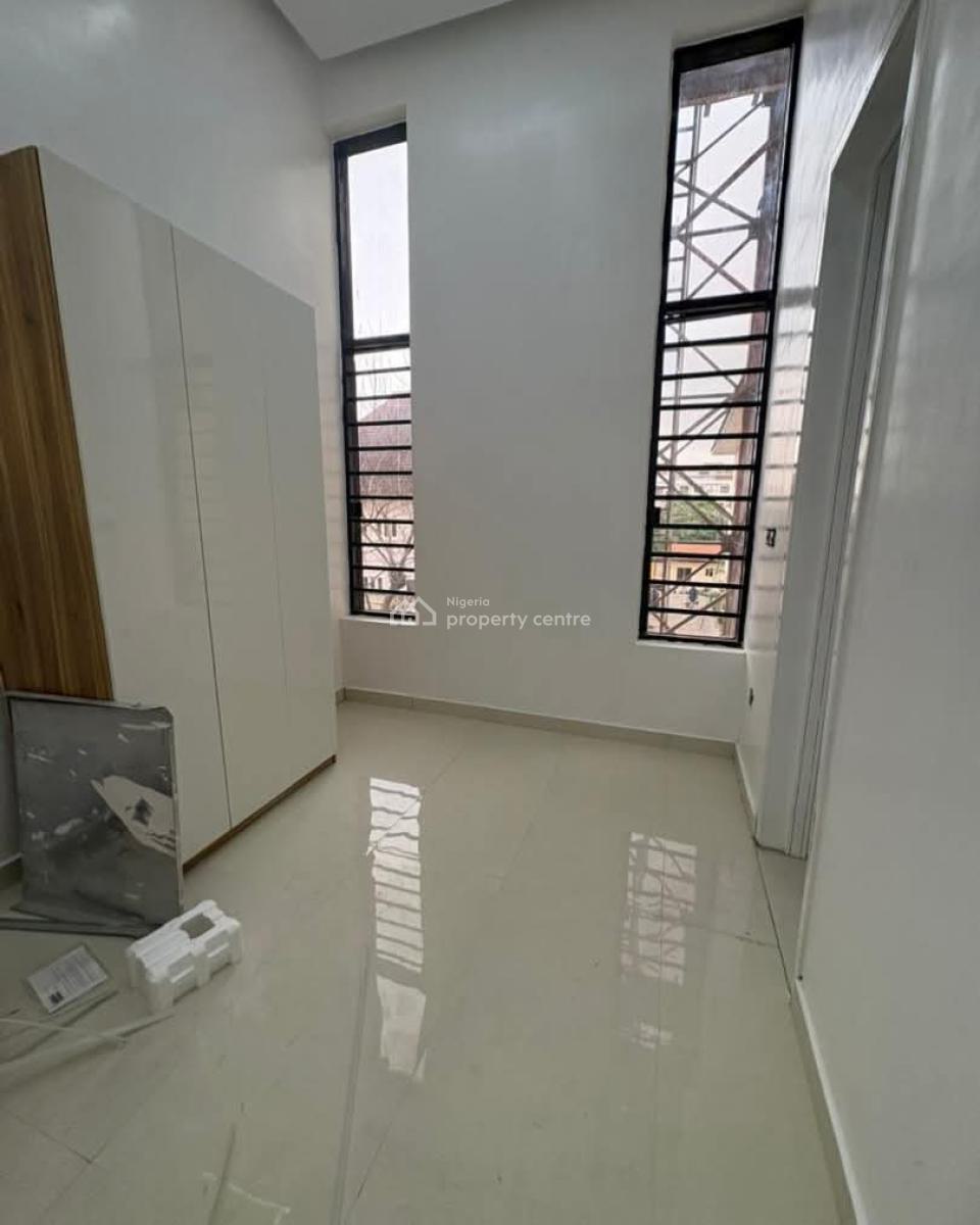 Stunning and Spacious 3 Bedroom Apartment, Lekki Phase 1, Lekki, Lagos, Flat / Apartment for Sale