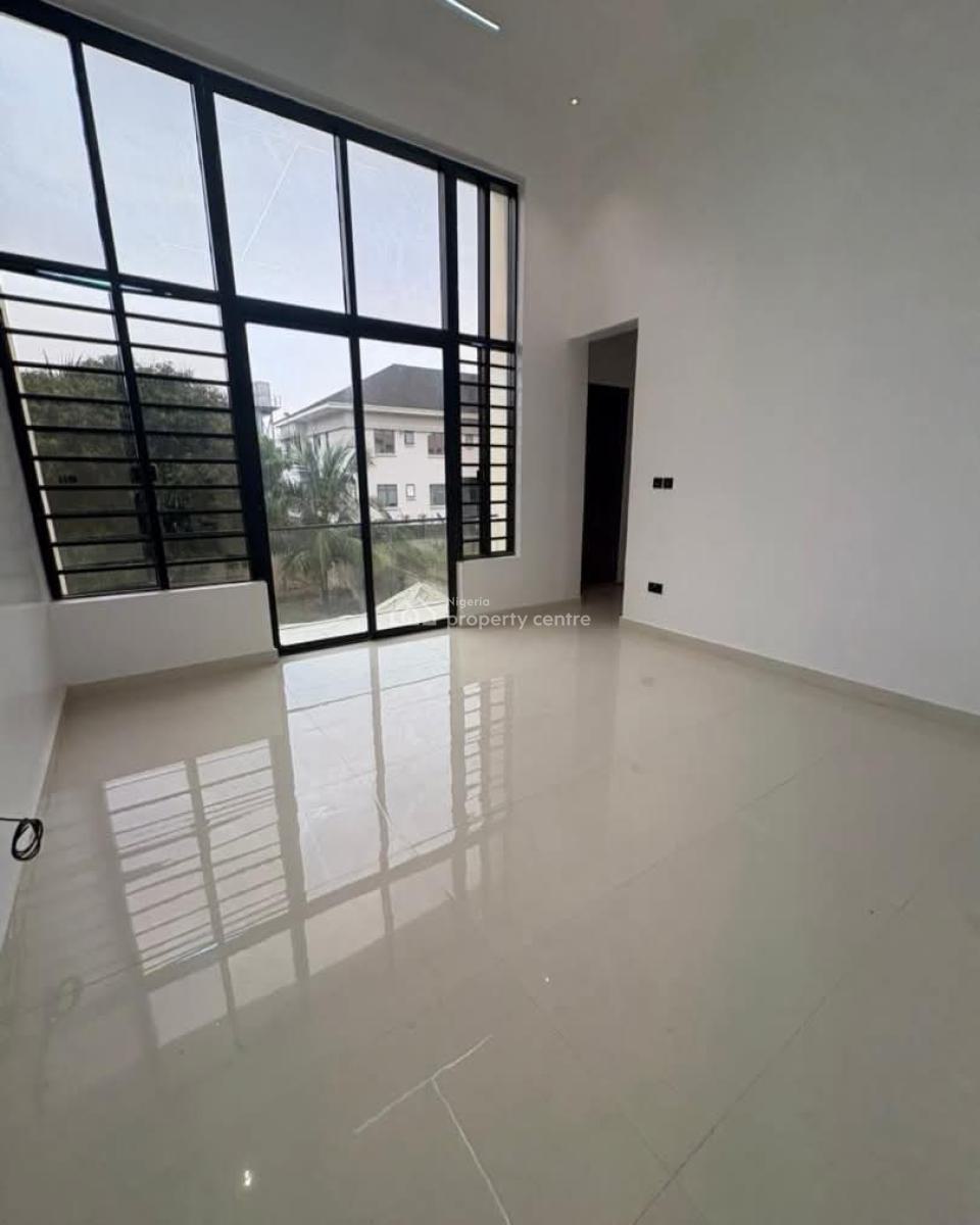 Stunning and Spacious 3 Bedroom Apartment, Lekki Phase 1, Lekki, Lagos, Flat / Apartment for Sale