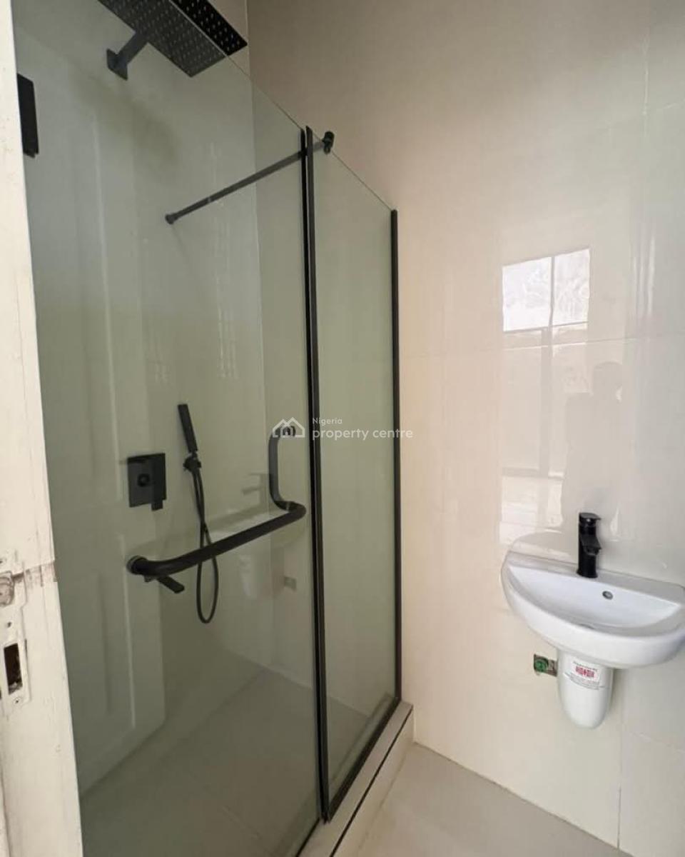 Stunning and Spacious 3 Bedroom Apartment, Lekki Phase 1, Lekki, Lagos, Flat / Apartment for Sale
