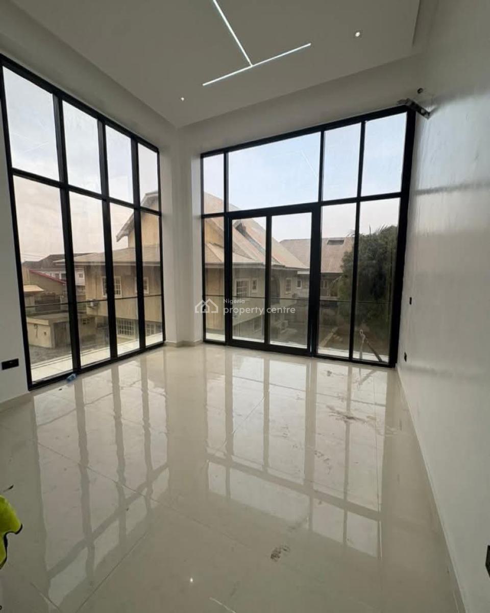 Stunning and Spacious 3 Bedroom Apartment, Lekki Phase 1, Lekki, Lagos, Flat / Apartment for Sale