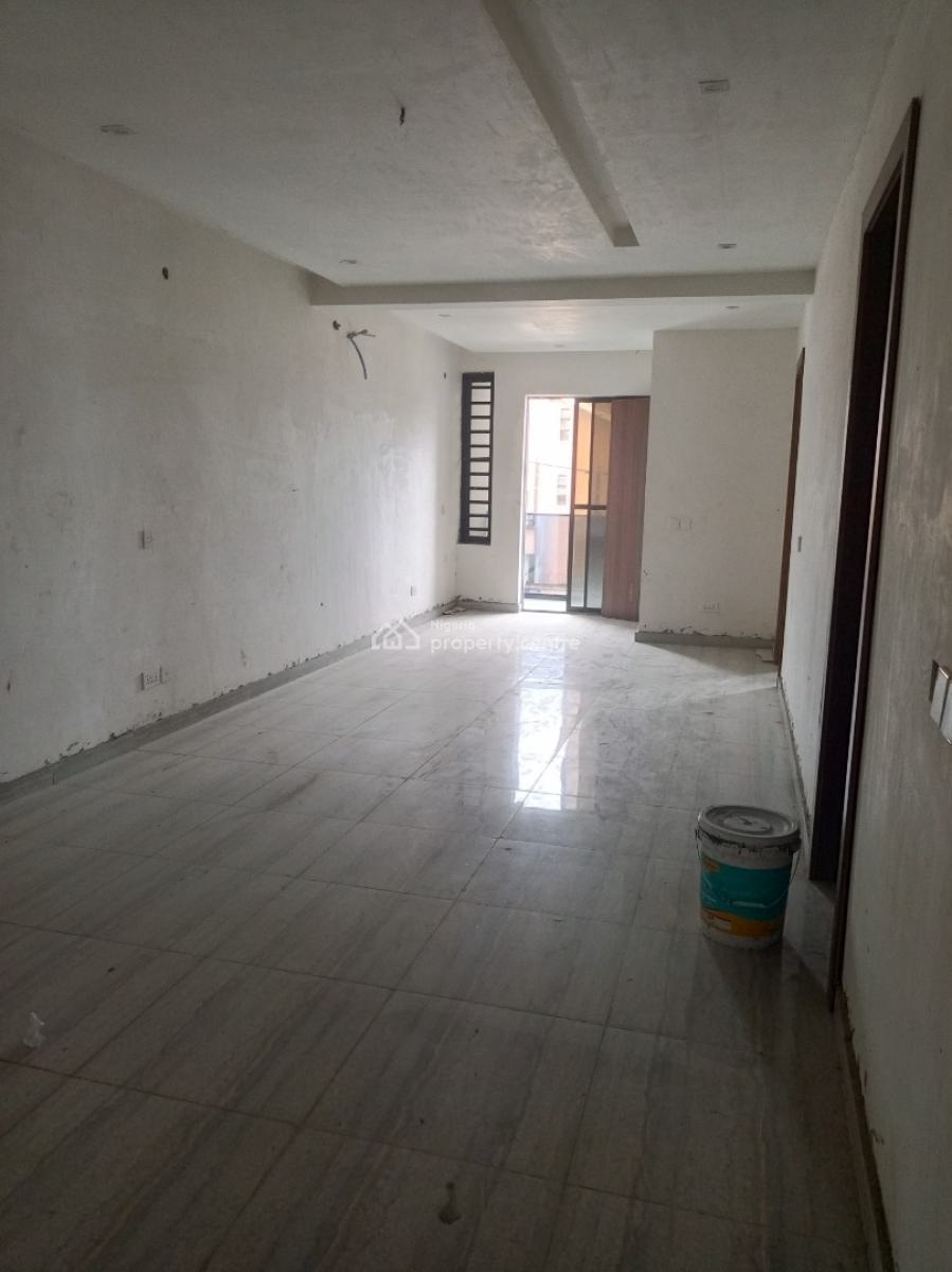 Dm for Video: Well Maintained 4bedroom Terrace with Bq Secured Estate, Right Hand Side, Lekki Phase 1, Lekki, Lagos, Terraced Duplex for Sale